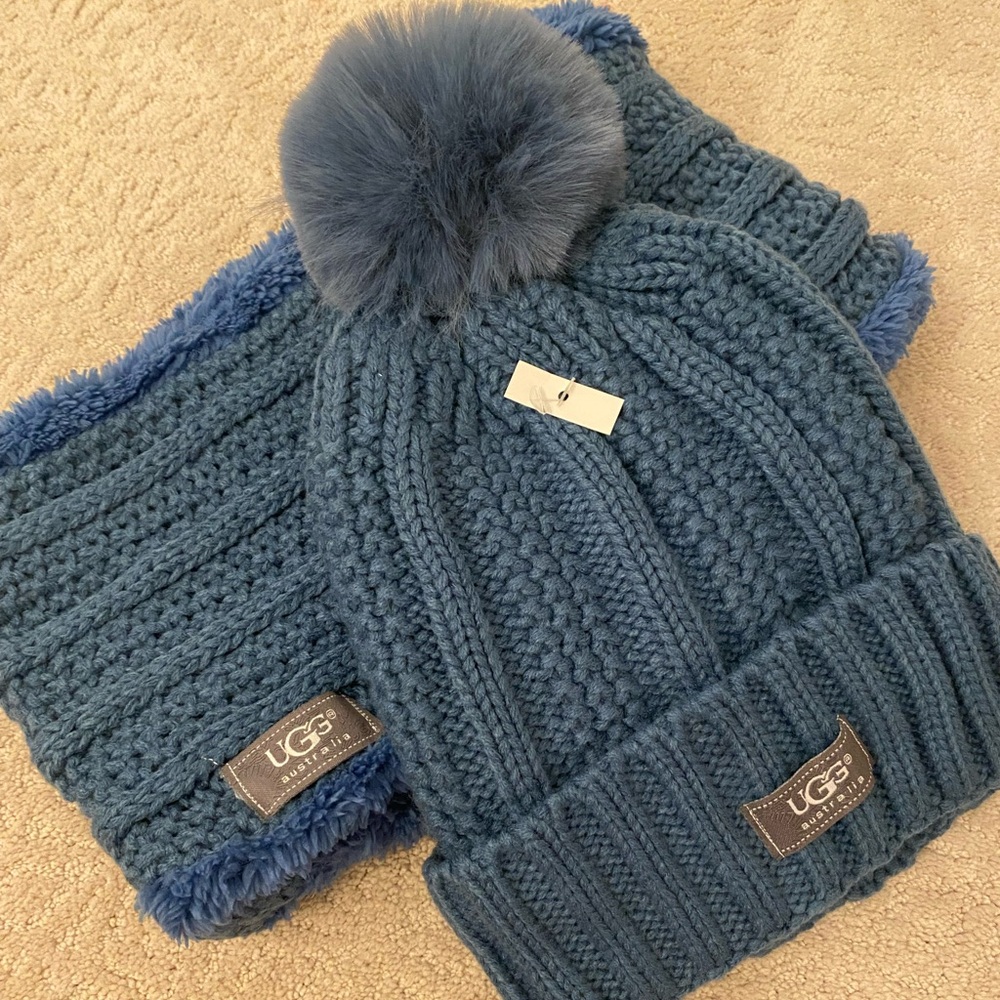 UGG Blue Hat & Infinity Scarf - Picture 1 of 3